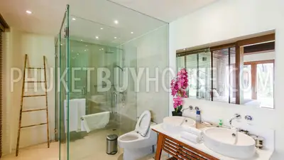 BAN5934: Spacious 12-Bedroom Villa with Two Pools in Bang Tao. Fotoğraf #46