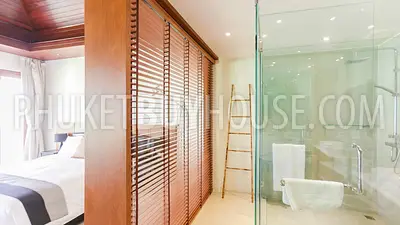 BAN5934: Spacious 12-Bedroom Villa with Two Pools in Bang Tao. Fotoğraf #47