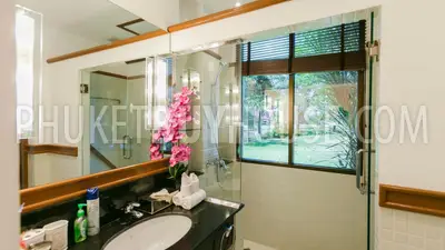 BAN5934: Spacious 12-Bedroom Villa with Two Pools in Bang Tao. Fotoğraf #56