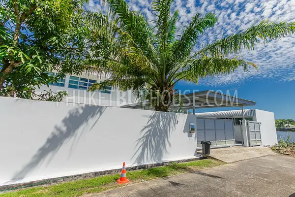 RAW5940: Pool Villa with a Tropical Garden in Rawai. Photo #2