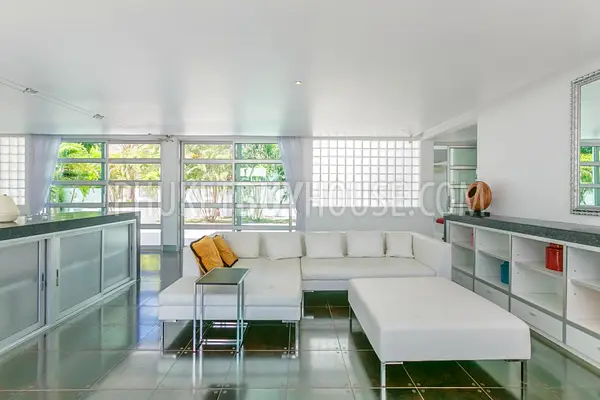 RAW5940: Pool Villa with a Tropical Garden in Rawai. Photo #45