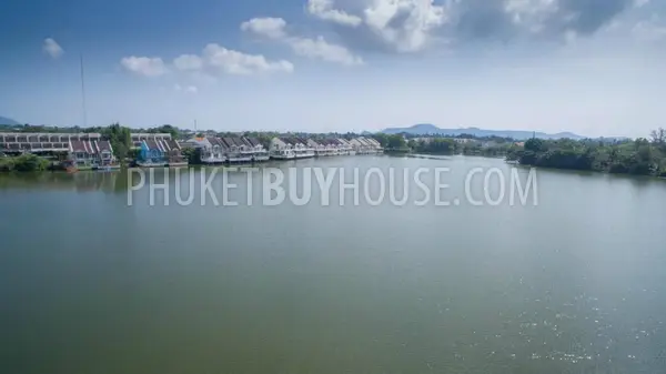 CHA5982: Gorgeous House with 4 Bedroom in front of a beautiful Lake. Photo #1