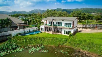 CHA5982: Gorgeous House with 4 Bedroom in front of a beautiful Lake. Photo #3