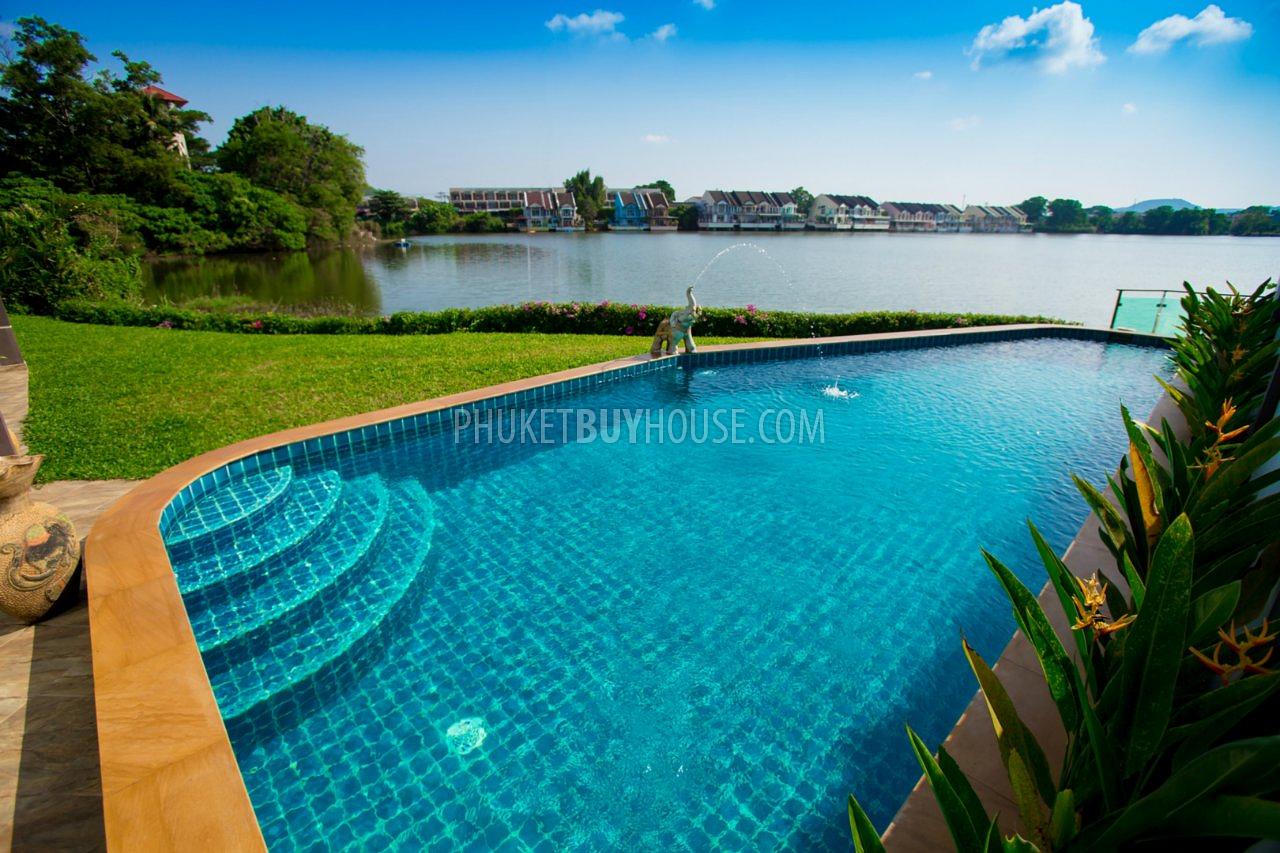 CHA5982: Gorgeous House with 4 Bedroom in front of a beautiful Lake. Photo #5