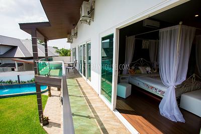 CHA5982: Gorgeous House with 4 Bedroom in front of a beautiful Lake. Photo #12