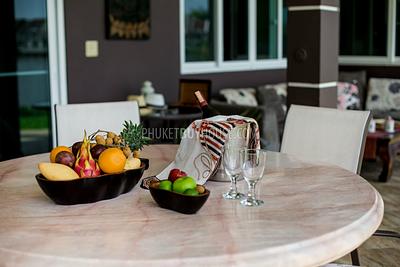CHA5982: Gorgeous House with 4 Bedroom in front of a beautiful Lake. Photo #15