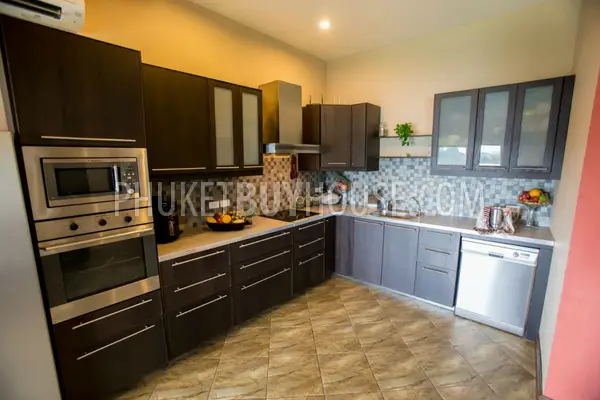 CHA5982: Gorgeous House with 4 Bedroom in front of a beautiful Lake. Photo #17