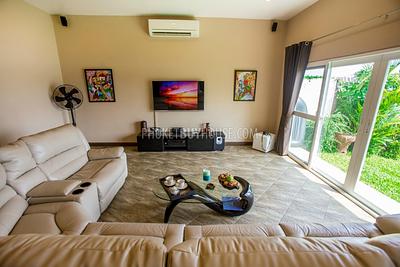 CHA5982: Gorgeous House with 4 Bedroom in front of a beautiful Lake. Photo #18