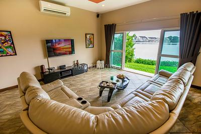 CHA5982: Gorgeous House with 4 Bedroom in front of a beautiful Lake. Photo #21