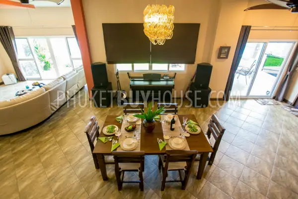 CHA5982: Gorgeous House with 4 Bedroom in front of a beautiful Lake. Photo #23