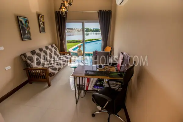 CHA5982: Gorgeous House with 4 Bedroom in front of a beautiful Lake. Photo #24