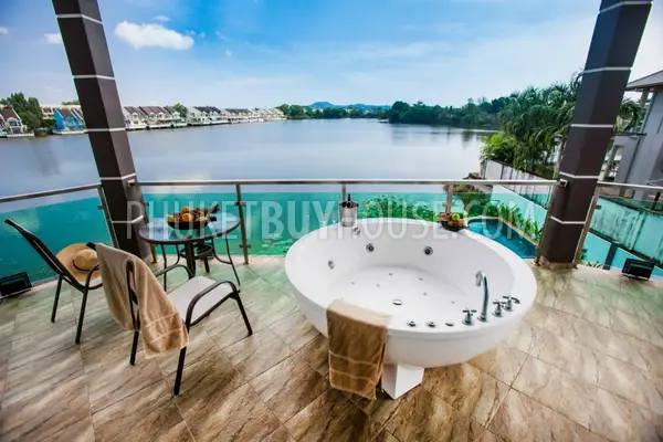 CHA5982: Gorgeous House with 4 Bedroom in front of a beautiful Lake. Photo #25