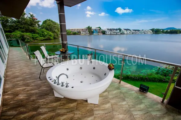 CHA5982: Gorgeous House with 4 Bedroom in front of a beautiful Lake. Photo #26