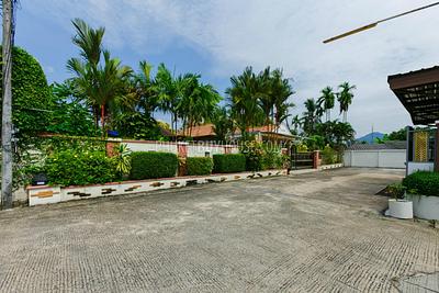 CHE5975: Tropical House with 3 Bedrooms in heart of Phuket. Photo #8