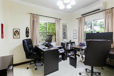 CHE5975: Tropical House with 3 Bedrooms in heart of Phuket. Photo #20