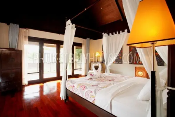 LAY6054: Beautiful Villa with tropical Garden. Photo #5