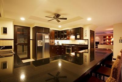 LAY6054: Beautiful Villa with tropical Garden. Photo #6