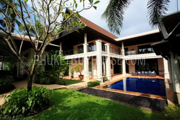 LAY6054: Beautiful Villa with tropical Garden. Photo #21