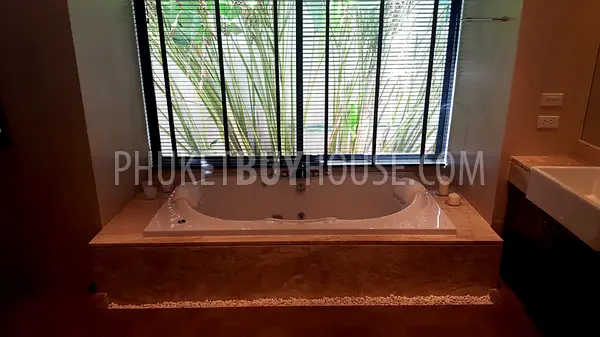 CHE6058: Modern style Villa with 3+1 Bedrooms in CherngTalay. Fotoğraf #26