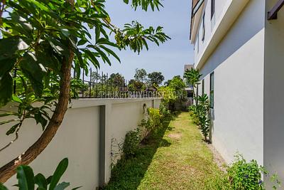 CHA6034: Modern Townhouse with 3 Bedroom in Chalong. Photo #9