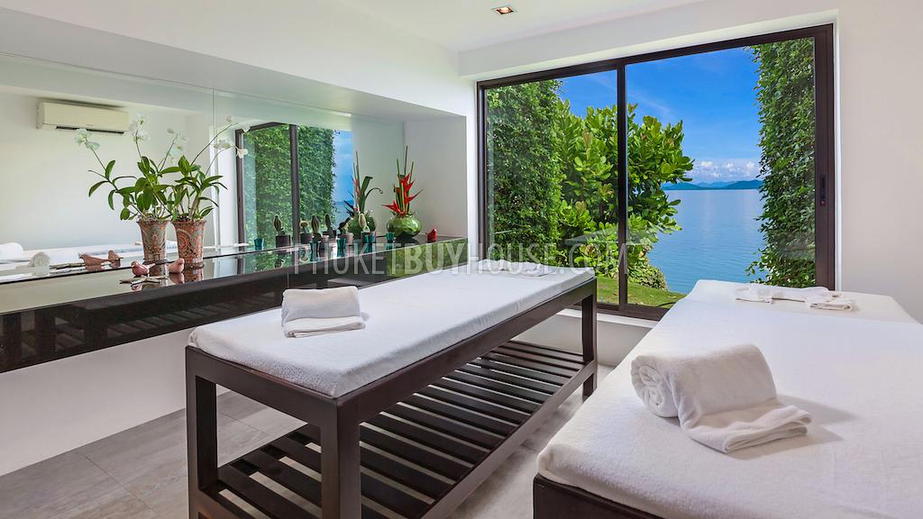 CAP6101: Luxury 6-bedroom Villa with a private Beach on its front and Panoramic Sea View  . Фото #16