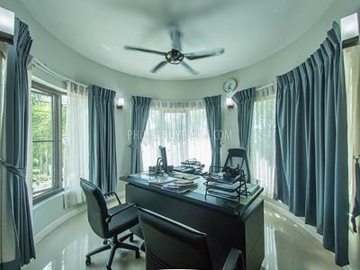 RAW6092: Beautiful 3 (up to 5) bedrooms Villa in Rawai with office and gym. Фото #10