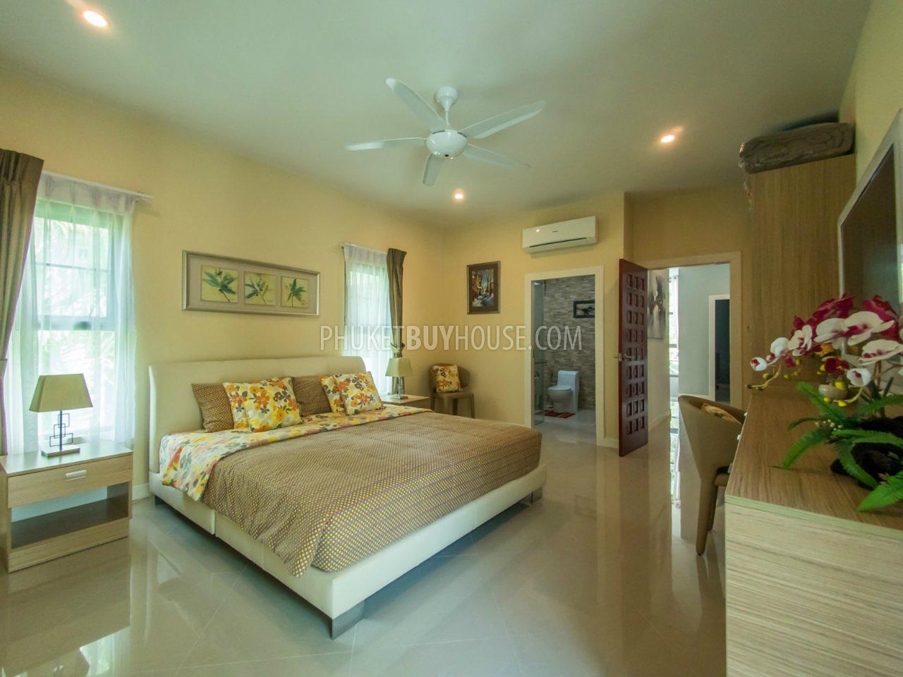 RAW6092: Beautiful 3 (up to 5) bedrooms Villa in Rawai with office and gym. Photo #32