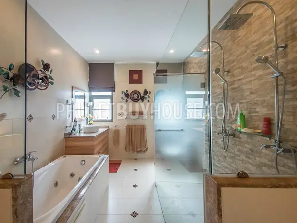 RAW6092: Beautiful 3 (up to 5) bedrooms Villa in Rawai with office and gym. Photo #34