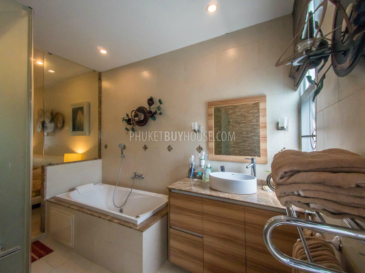 RAW6092: Beautiful 3 (up to 5) bedrooms Villa in Rawai with office and gym. Photo #36