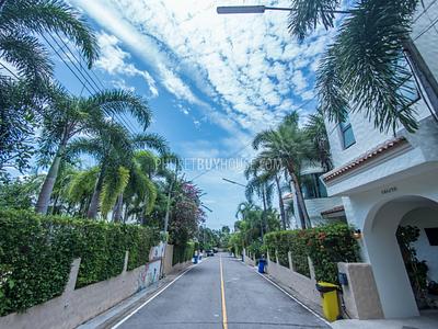 RAW6092: Beautiful 3 (up to 5) bedrooms Villa in Rawai with office and gym. Фото #48