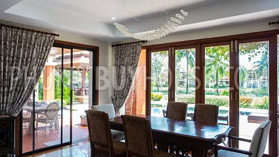 BAN6199: Villa by the lake in the most prestigious area of ​​Phuket, near Bang Tao beach. Fotoğraf #12