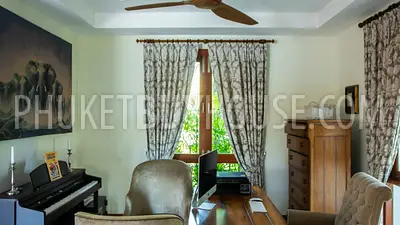 BAN6199: Villa by the lake in the most prestigious area of ​​Phuket, near Bang Tao beach. Fotoğraf #19