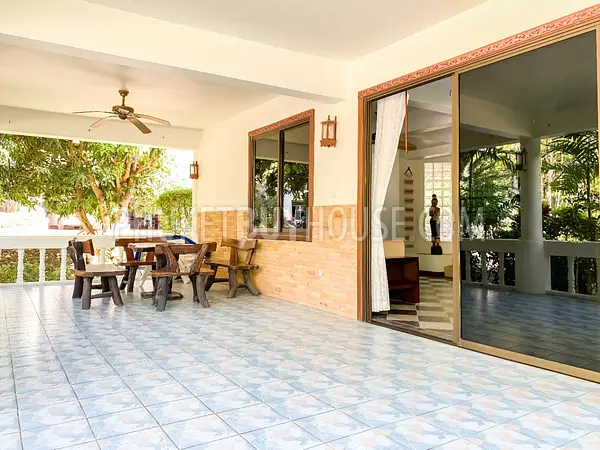 NAI6800: Magnificent Villa For Sale in Nai Harn Area. Photo #10