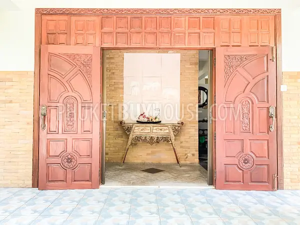 NAI6800: Magnificent Villa For Sale in Nai Harn Area. Photo #33