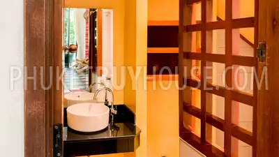 NAI6799: 4 bedroom villa surrounded by a tropical garden in Nai Harn area. Photo #4