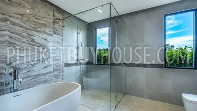 BAN6297: Modern Villa with Lake View in Bang Tao Beach. Fotoğraf #2