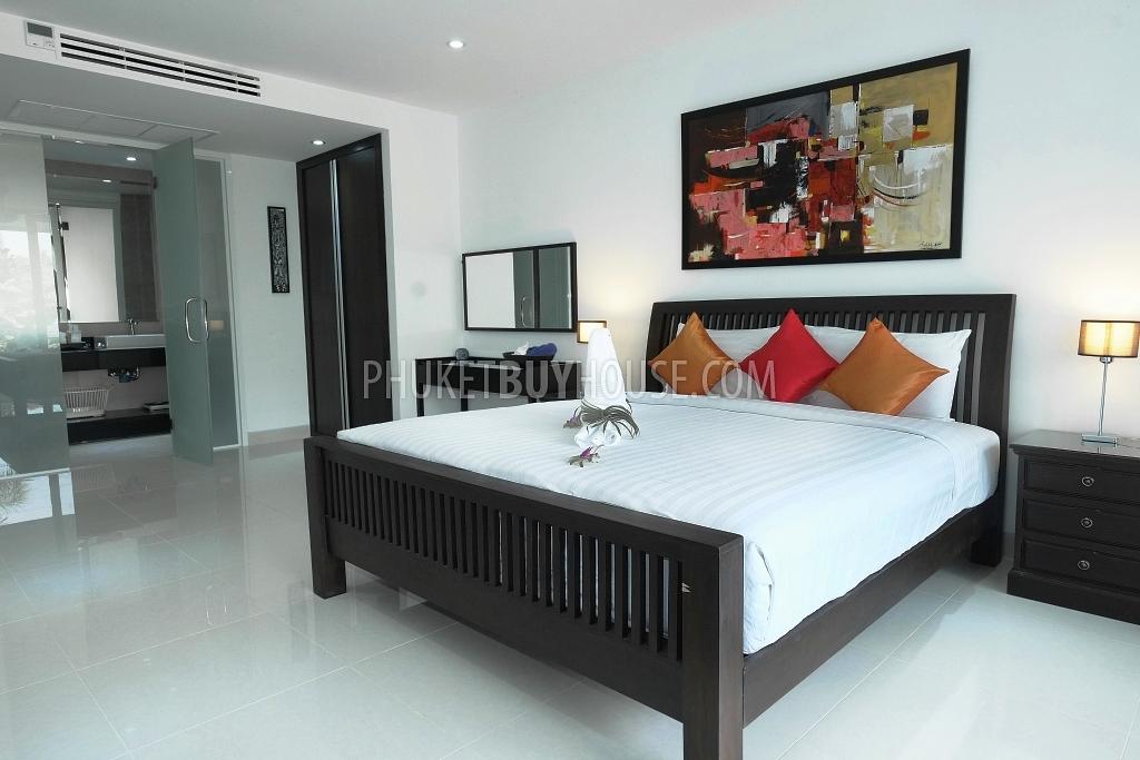 SUR6277: Spacious Two-Bedroom Apartment with Large Terrace within Walking Distance to Surin Beach. Photo #7