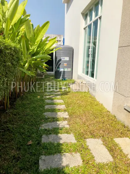 NAI6313: 3 Bedrooms Villa For Sale in Nai Harn. Photo #2