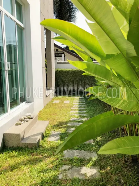 NAI6313: 3 Bedrooms Villa For Sale in Nai Harn. Photo #4