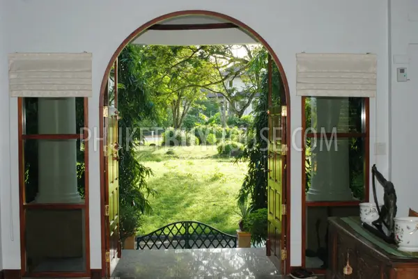 CHA1335: Luxury 5-Bedroom Pool Villa in Perfect Condition in Chalong area. Photo #3
