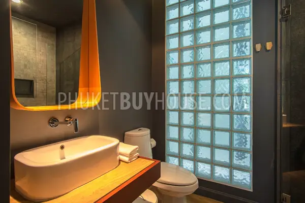 NAI6994: 2 Bedroom Corner Apartment in Nai Harn. Photo #18
