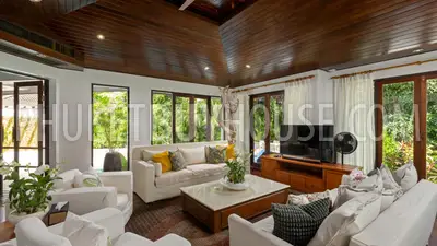 SUR6932: Lakeside villa in Surin. Photo #26