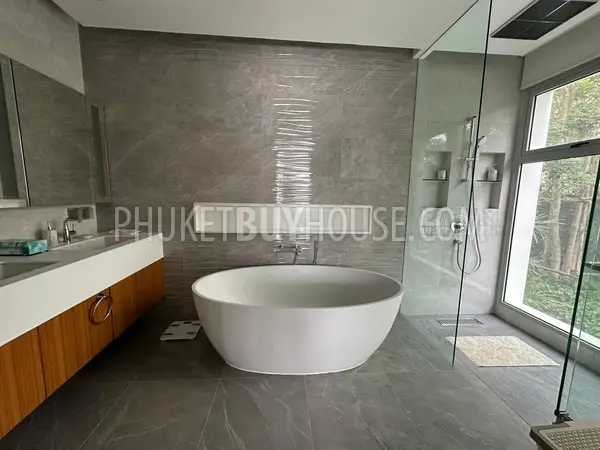 BAN21977: Splendid 2 Bedroom Apartments with Lakeview For Sale in Bang Tao. Photo #12