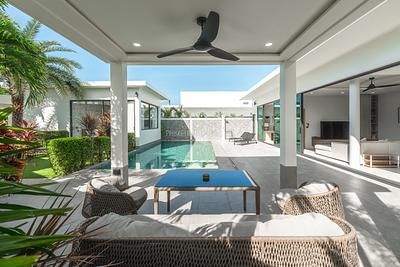 RAW21979: Luxurious, modern villa with pool and garden in Rawai. Photo #54