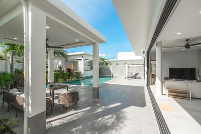 RAW21980: Luxurious, modern villa with pool and garden in Rawai. Photo #41