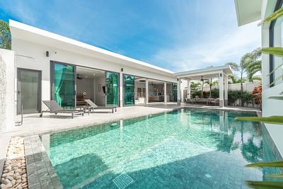 RAW21979: Luxurious, modern villa with pool and garden in Rawai. Photo #58