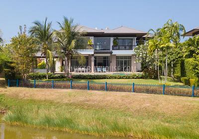 BAN6526: Luxury Villa with Lake View in Bang Tao. Photo #4
