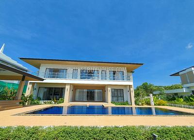 LAG6783: Magnificent New House For Sale in Laguna. Photo #4