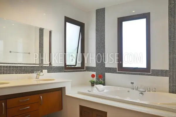 CHE6612: Spacious Villa with Pool in Cherng Talay. Fotoğraf #9