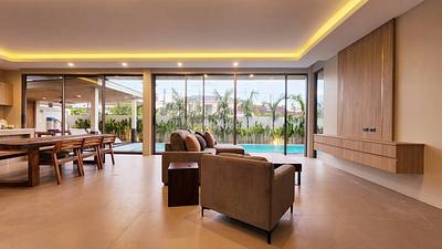 CHA22041: Modern Villa with 4 Bedrooms For Sale in Chalong. Photo #14